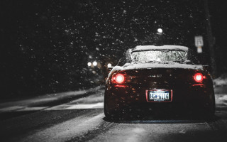 Car driving snowy street night - a snowy street free wallpaper
