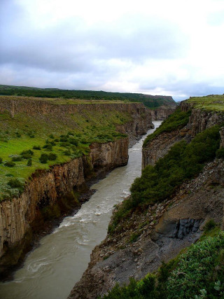 River lush green valley hillside - free landscape wallpaper