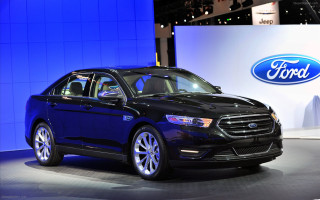 Ford car showroom blue light - display free wallpaper