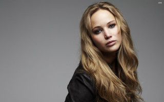 Blonde woman black jacket gray 2 - annie leibovitz free wallpaper