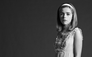 Young girl dress posing black - a headband free wallpaper