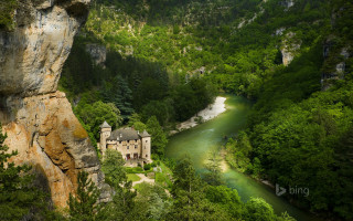 Castle cliff river valley forest - chris labrooy free wallpaper