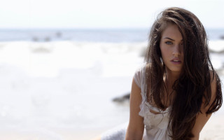 Beach woman surfboard longhair blackeyes - a surfboard free wallpaper