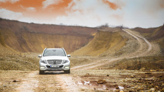 White mercedes benz car image - amir zand free wallpaper