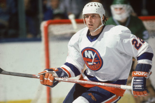 Hockey player moving puck helmet - jimmy nelsson free wallpaper