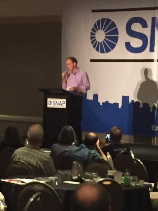 Man standing podium crowd conference - winning free wallpaper
