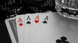 Glass water poker cards chips - a glass of water free wallpaper