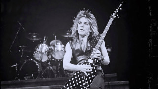 Woman guitar stage microphone drums - a guitar free wallpaper