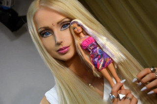 Barbie doll holding doll in - the other hand free wallpaper