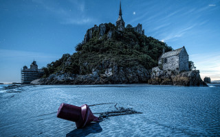Bucket sand castle hill spire - a spire free wallpaper