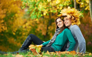 People sitting leaves heads headdress - one person free wallpaper