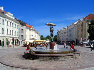 Fountain statue man umbrella square - zabrocki free wallpaper