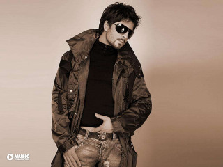 Man jacket sunglasses posing hands - daryush shokof free wallpaper