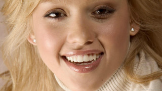 Smiling woman pearl necklace white - shaded free wallpaper