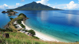 Beach mountain blue ocean white - a white sand beach free wallpaper