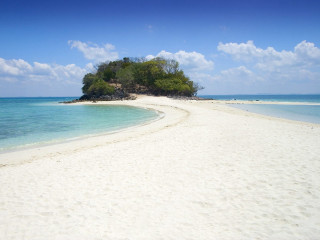 Small island beach ocean sky - a small island free wallpaper