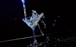 Martini glass blue splash night - brassaï free wallpaper