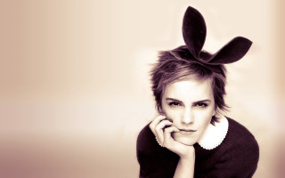 Woman bunny ears posing hand - a bunny ear free wallpaper