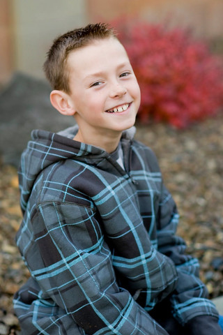 Young boy rock smiling camera - young free wallpaper