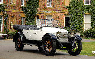 Old fashioned car ivy covered - ivy free wallpaper