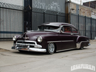 Classic car fence gate graffiti - a classic car free wallpaper