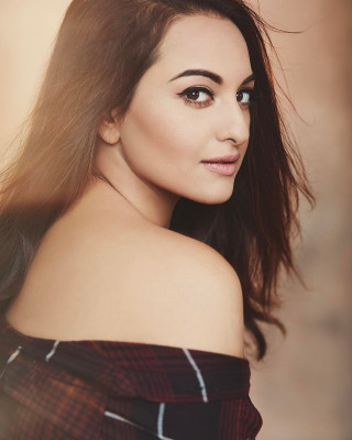Woman longhair plaidshirt wind samikshavad - ella guru free wallpaper