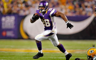 Football player running ball eric 2 - eric peterson free wallpaper