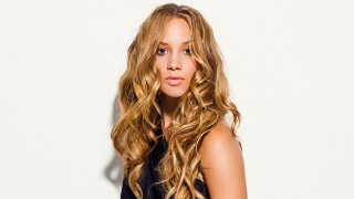 Blonde woman posing blue eyes - a picture free wallpaper for desktop
