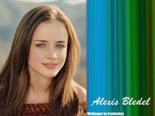 Woman long hair smiling green 3 - a brown shirt free wallpaper