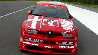 Red car race track cross - bauhaus free wallpaper