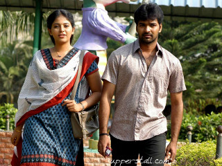 Man woman walking statue dress - movie still frame free wallpaper