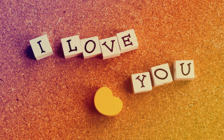 I love you heart yellow - a picture free wallpaper for desktop