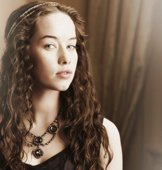 Woman long curly hair black - her neck free wallpaper