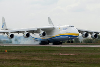 Jetliner takeoff smoke airport sideprofile - an airport runway free wallpaper