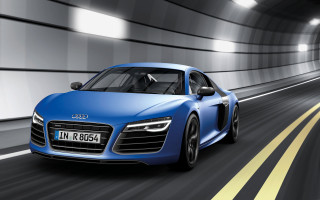 Blue car tunnel yellow line - a blue car free wallpaper