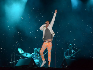 Man orange pants white jacket - enzo cucchi free wallpaper