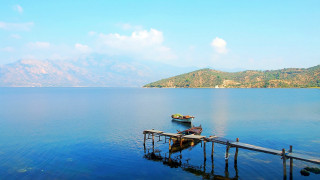 Boat pier lake mountains blue - lake free wallpaper