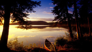 Canoe sunset mountain lake autumn - a canoe free wallpaper