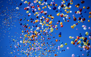Balloons flying blue sky clouds - cheerful free wallpaper