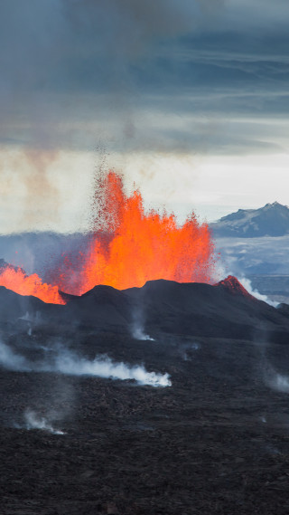 Lava plume desert mountains cloudy - free new year wallpaper