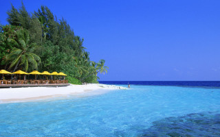 Beach umbrellas chairs ocean blue - umbrella free wallpaper