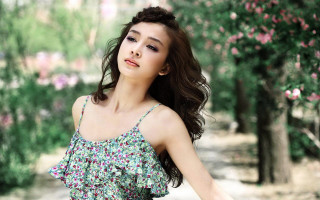 Woman floral dress frisbee posing - floral free wallpaper