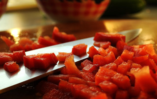 Knife cutting fruit cutting board - focus free wallpaper