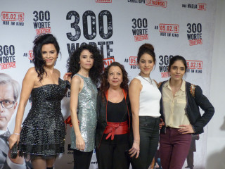 Women red carpet poster 300 - a photo free wallpaper