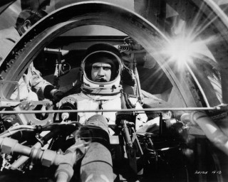 Man space suit space station - a space station free wallpaper