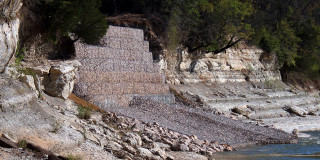 Large stone structure cliff river - andy goldsworthy free wallpaper