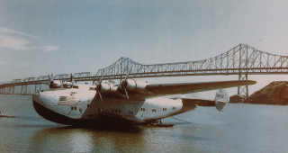 Plane water bridge boat background - a bridge in the background free wallpaper