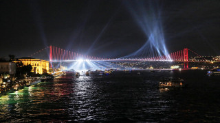 Bridge lights night water reflection - free new year wallpaper