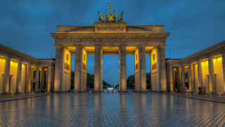 Large building pillars statue top - berlin secession free wallpaper