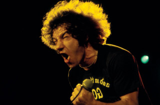 Man microphone mouth wig head - private press free wallpaper
